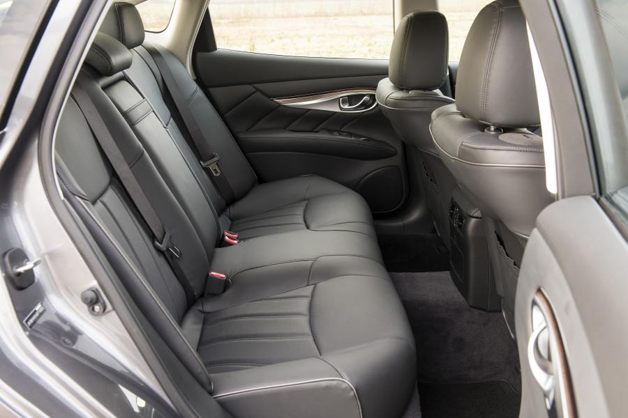  Infiniti Q70 Hybrid 2015 года  (UK) (фото 18 из 23)